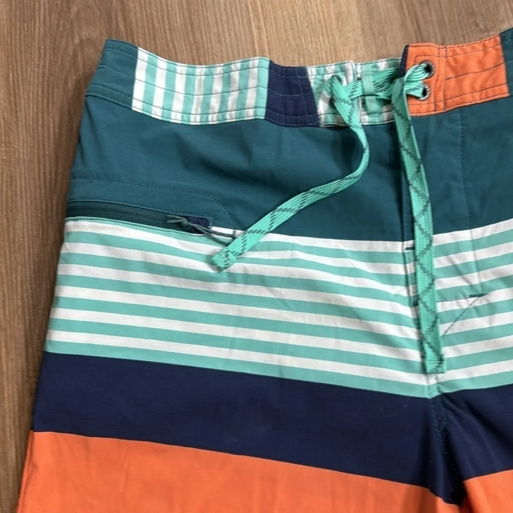 Patagonia Men's Stretch Wavefarer® Boardshorts Swim Trunks 21